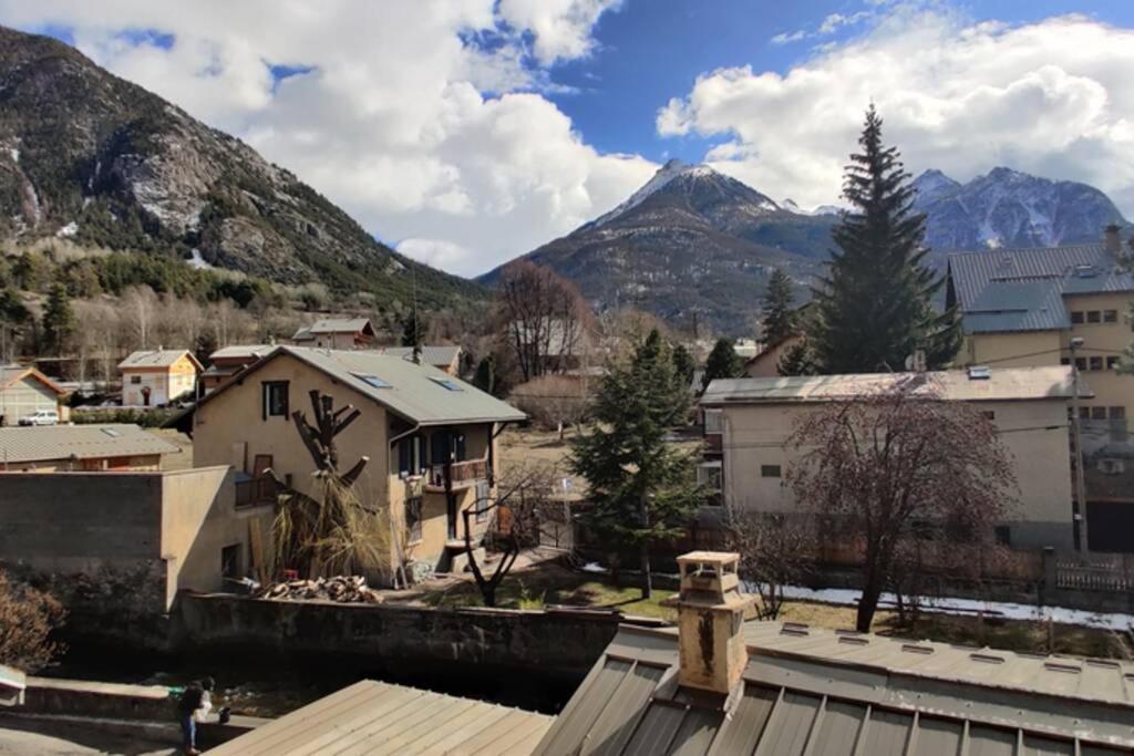Maison calme indépendante et vue sur les montagnes Briançon Esterno foto